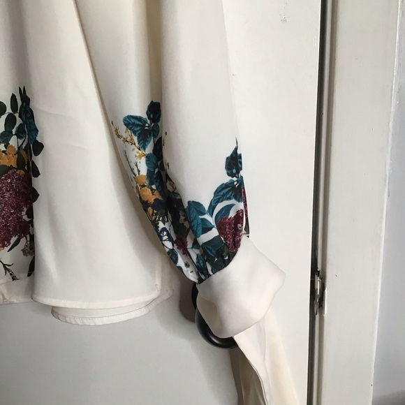 Zara Classy Women’s Top Long Sleeves with a bow and Flowers in the Front US M - Picture 6 of 16